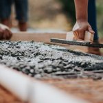 Ile kosztuje bentonitowa hydroizolacja fundamentów? Przewodnik po cenach, wariantach i oszczędnościach