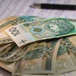 Ile naprawdę kosztują posadzki winylowe? Przewodnik po planowaniu budżetu i unikaniu niespodzianek
