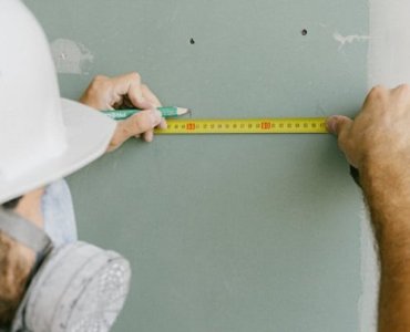 Styropian czy wełna mineralna? Prawdziwe koszty ocieplenia domu 2026 — porównanie materiałów, robocizny i oszczędności