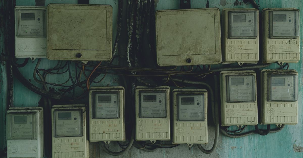 Wymiana instalacji elektrycznej bez przepłacania: jak zaplanować budżet krok po kroku