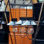 Pojedynek magnetycznych lamp warsztatowych: które świecą najjaśniej i trzymają się najsilniej?